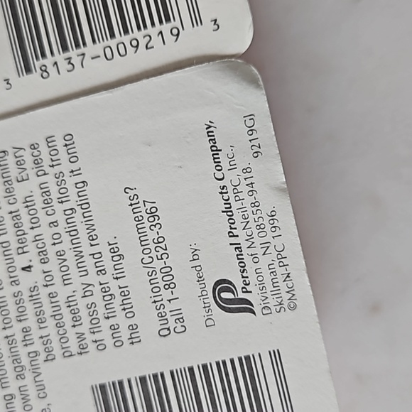 Vintage Johnson & Johnson Reach Cinnamon Waxed Floss - Picture 3 of 4